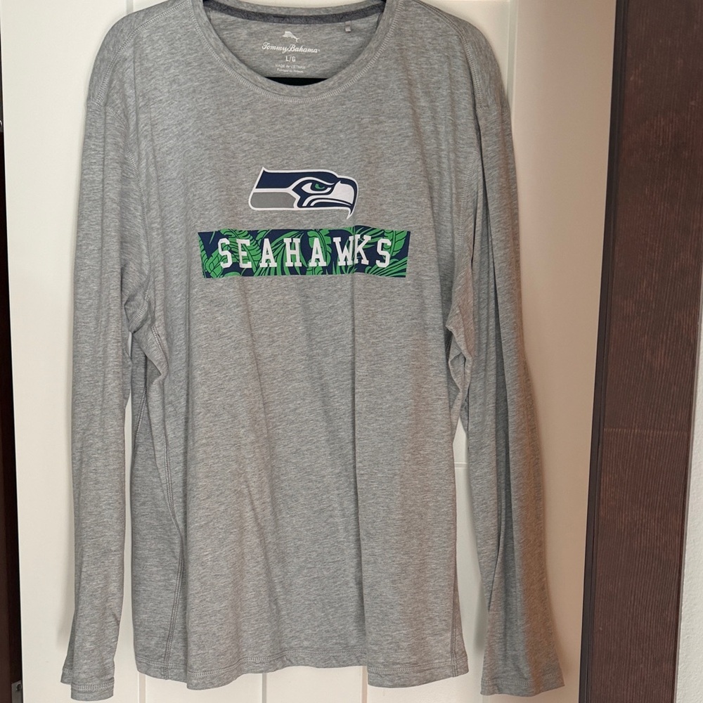 Tommy Bahama Men’s Large Seattle Seahawks Gray Long Sleeve T Shirt .